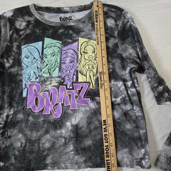 Bratz Girls Large Graphic Long Sleeve Shirt - Picture 6 of 8